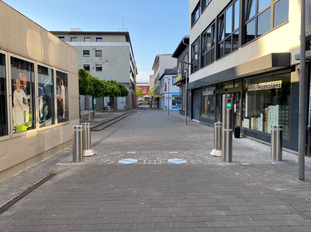 horizontal verschiebbare Poller in Mainz by Christoph Meier-Hedde sm